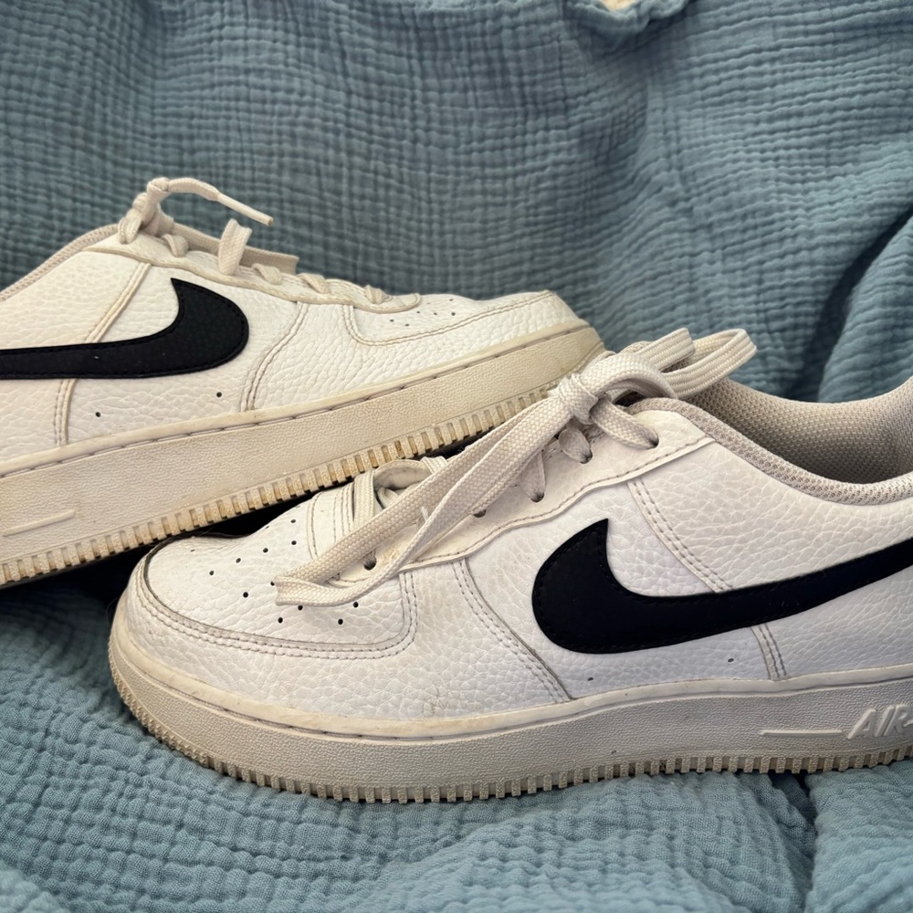 Nike White and Black Sneakers